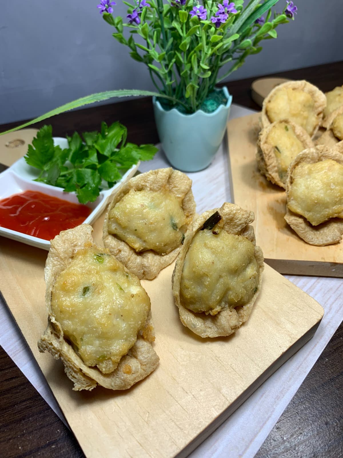 Tahu walik crispy dengan saus